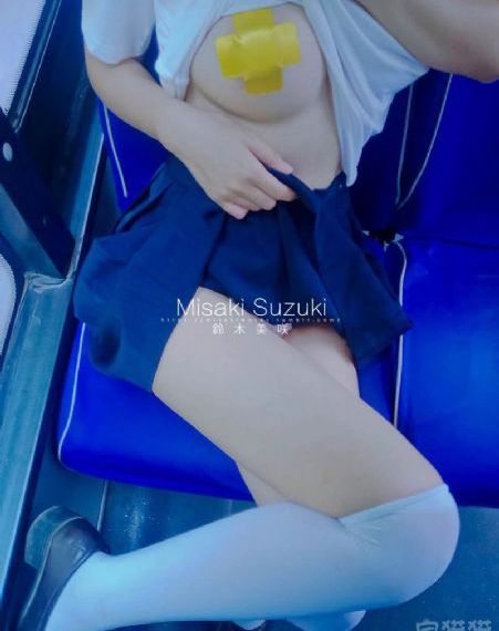 两个奶在电影院被揉得又硬又大_国产在线视频